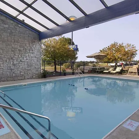 Days Inn By Wyndham Kent - Akron 