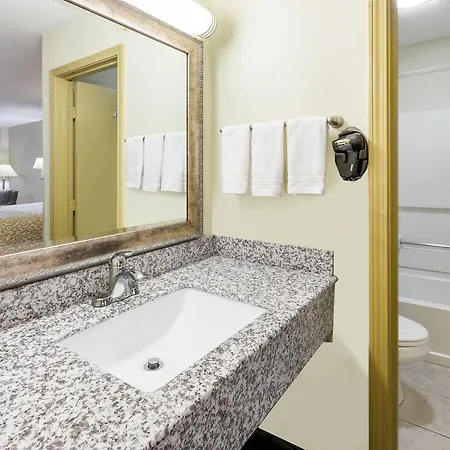 Days Inn By Wyndham Kent - Akron Extérieur photo