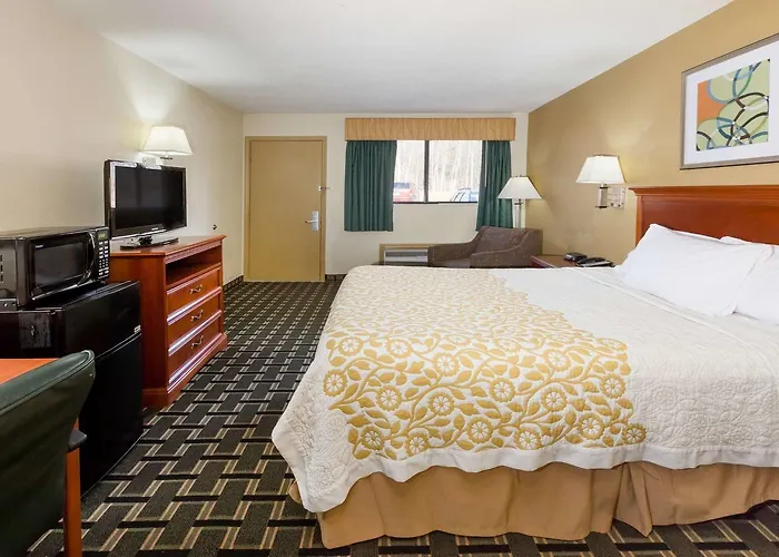 Days Inn By Wyndham Kent - Akron