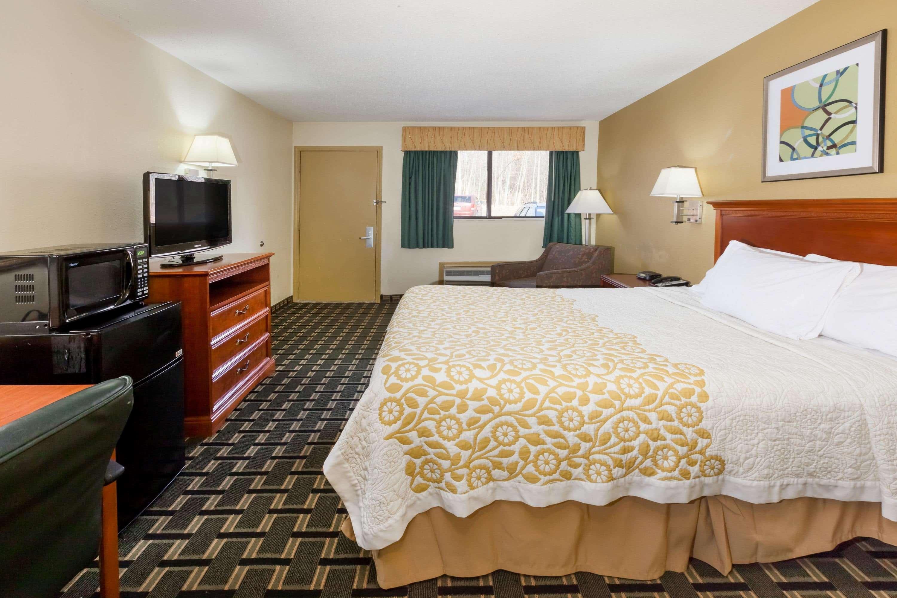 Days By Wyndham - Akron 2*