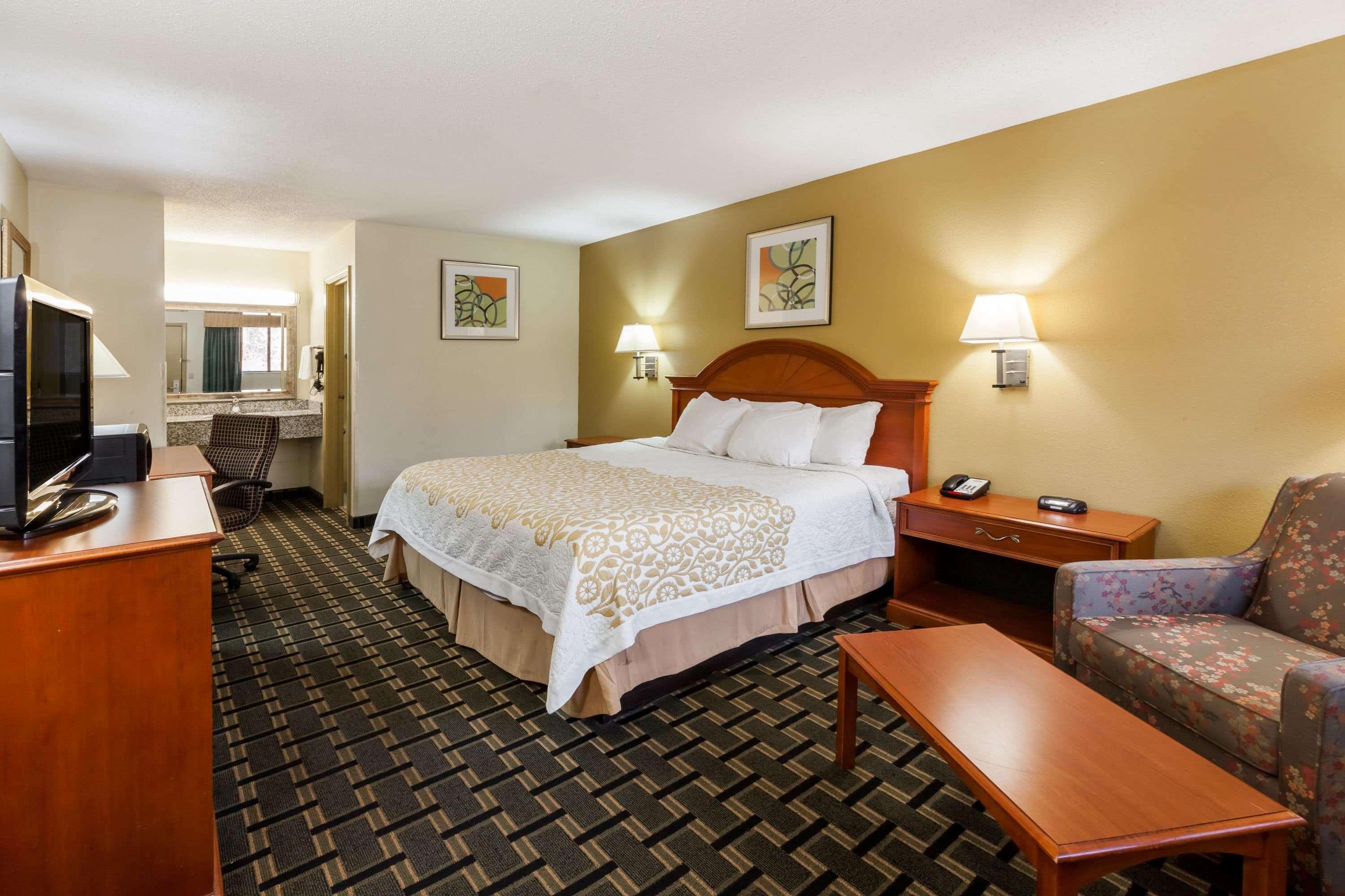 Days By Wyndham - Akron